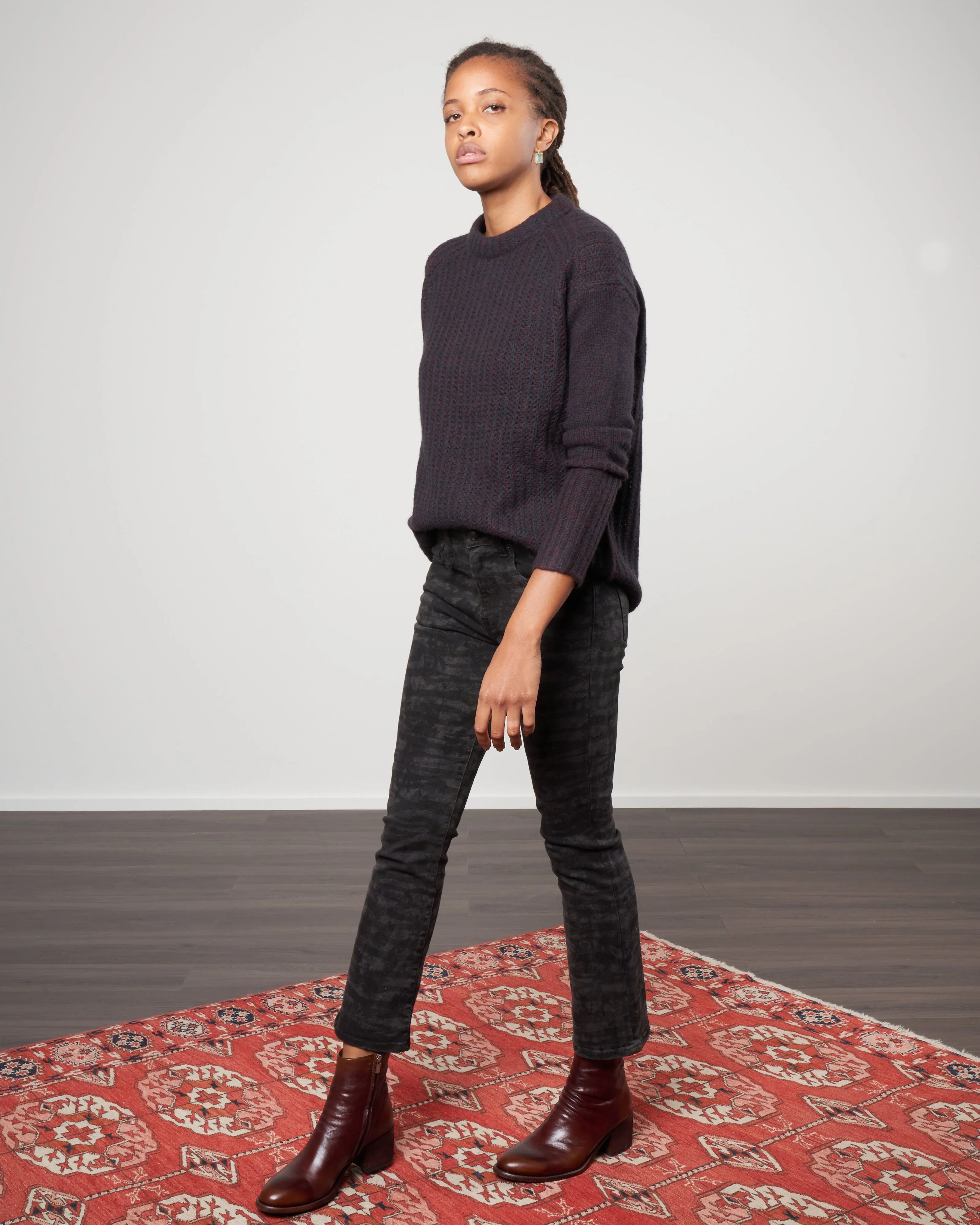 double dreamy cashmere crew - shiraz/black