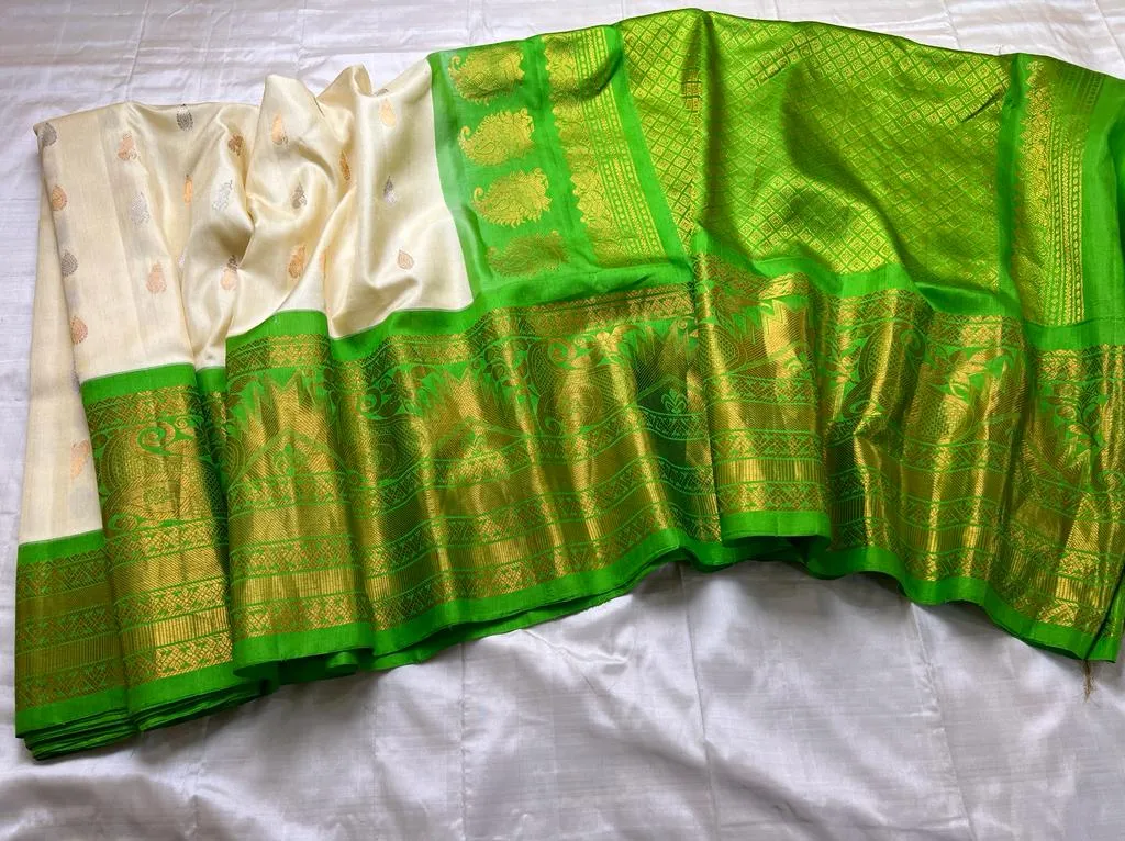 Gadwal Pure Silk Handloom Saree With Kuttu Temple Border