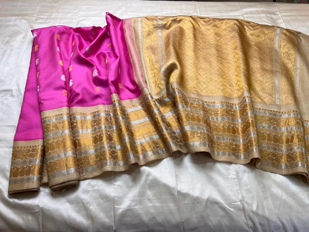Gadwal Pure Silk Handloom Saree With Kuttu Temple Border