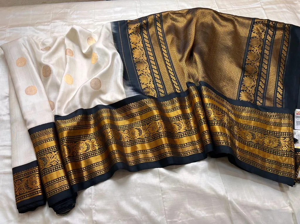 Gadwal Pure Silk Handloom Saree With Kuttu Temple Border