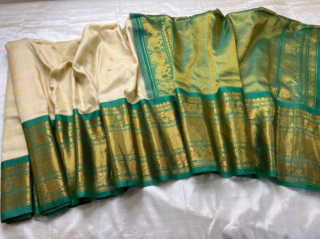 Gadwal Pure Silk Handloom Saree With Kuttu Temple Border