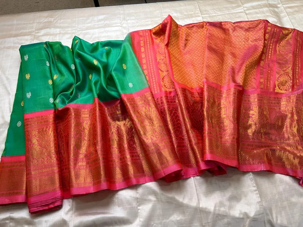 Gadwal Pure Silk Handloom Saree With Kuttu Temple Border