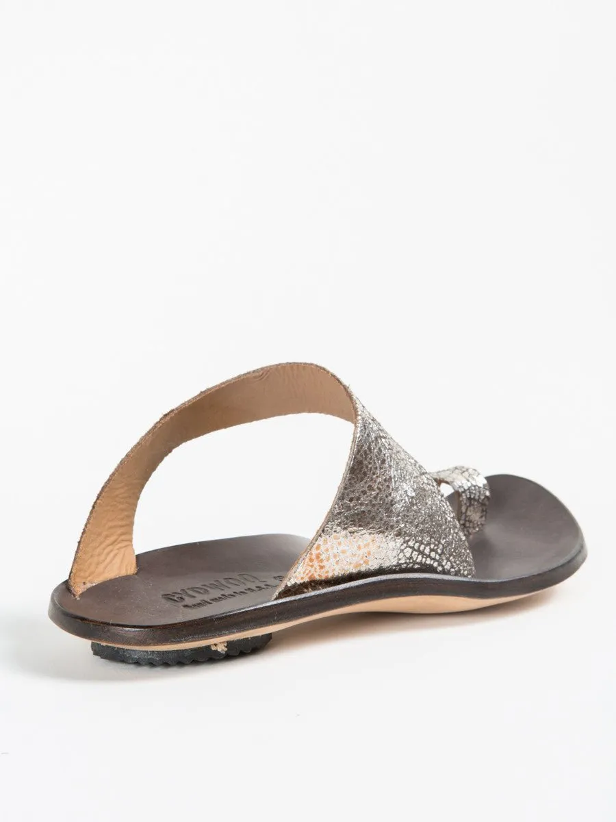 thong sandal - silver/copper