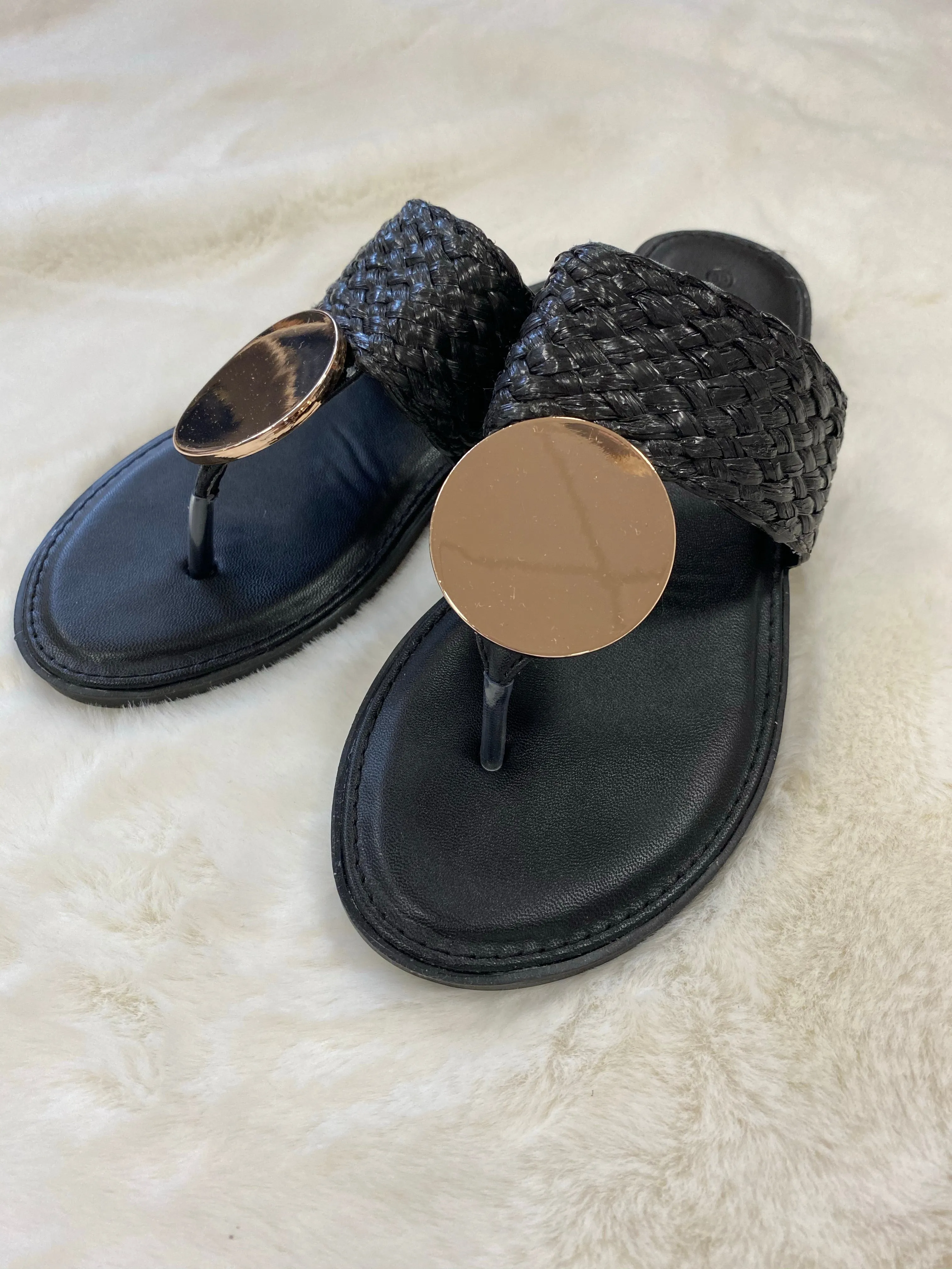 Xti Gold Circle Sandals