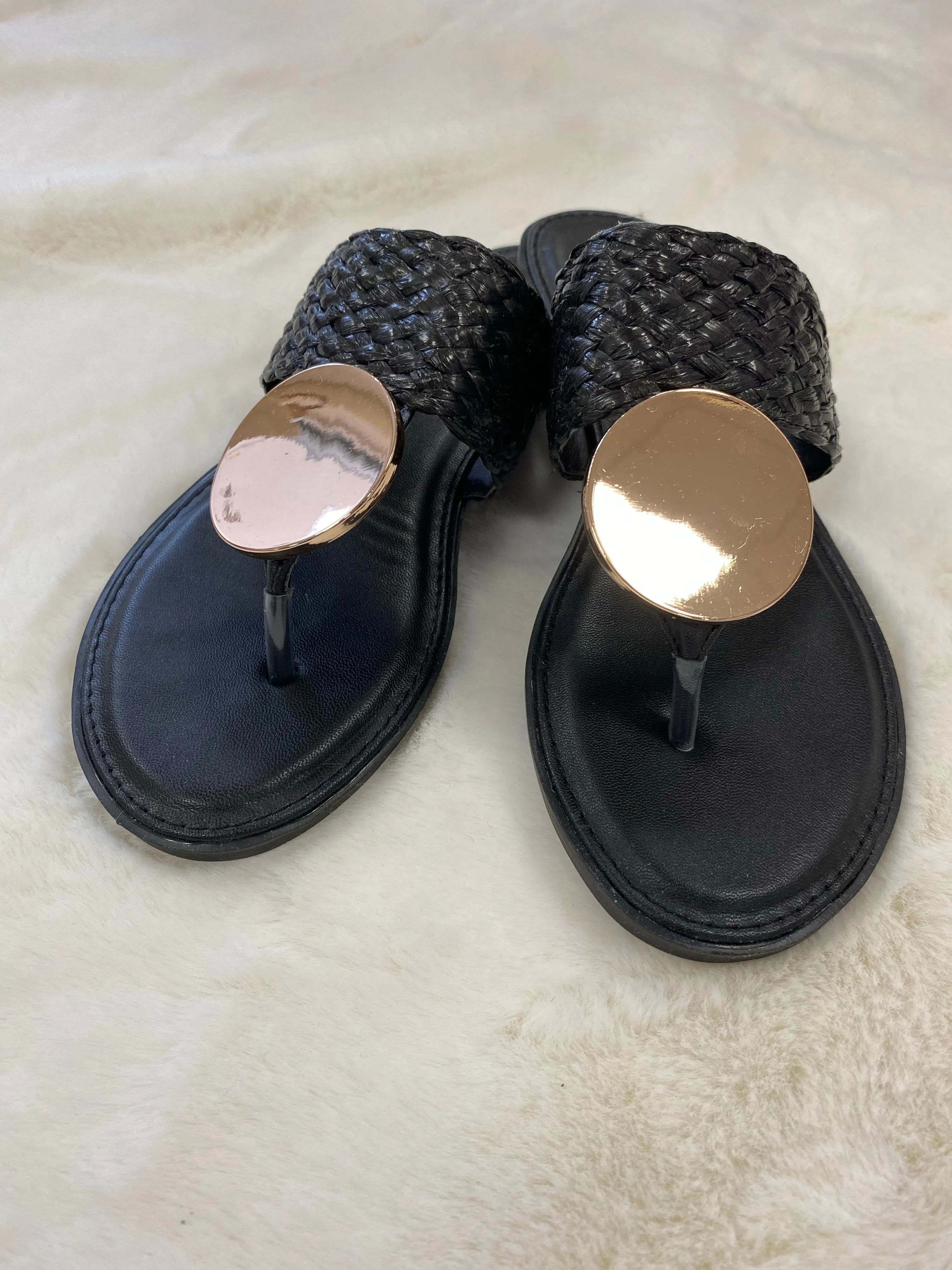 Xti Gold Circle Sandals